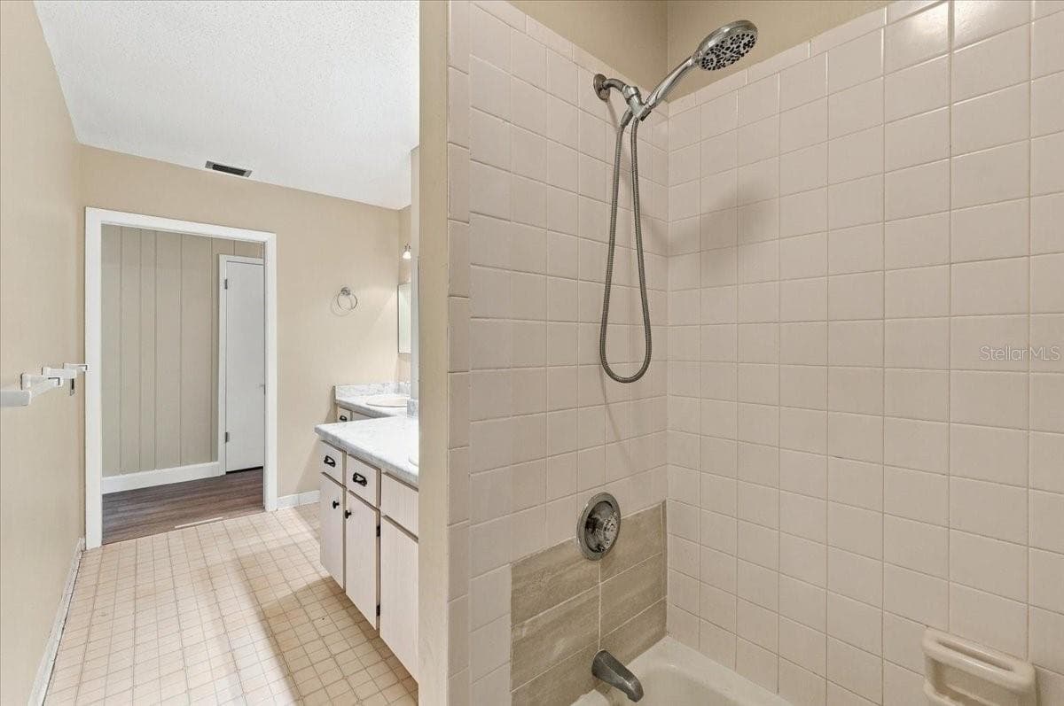 Guest Bathroom - 2925 MCGEE RD, PLANT CITY
