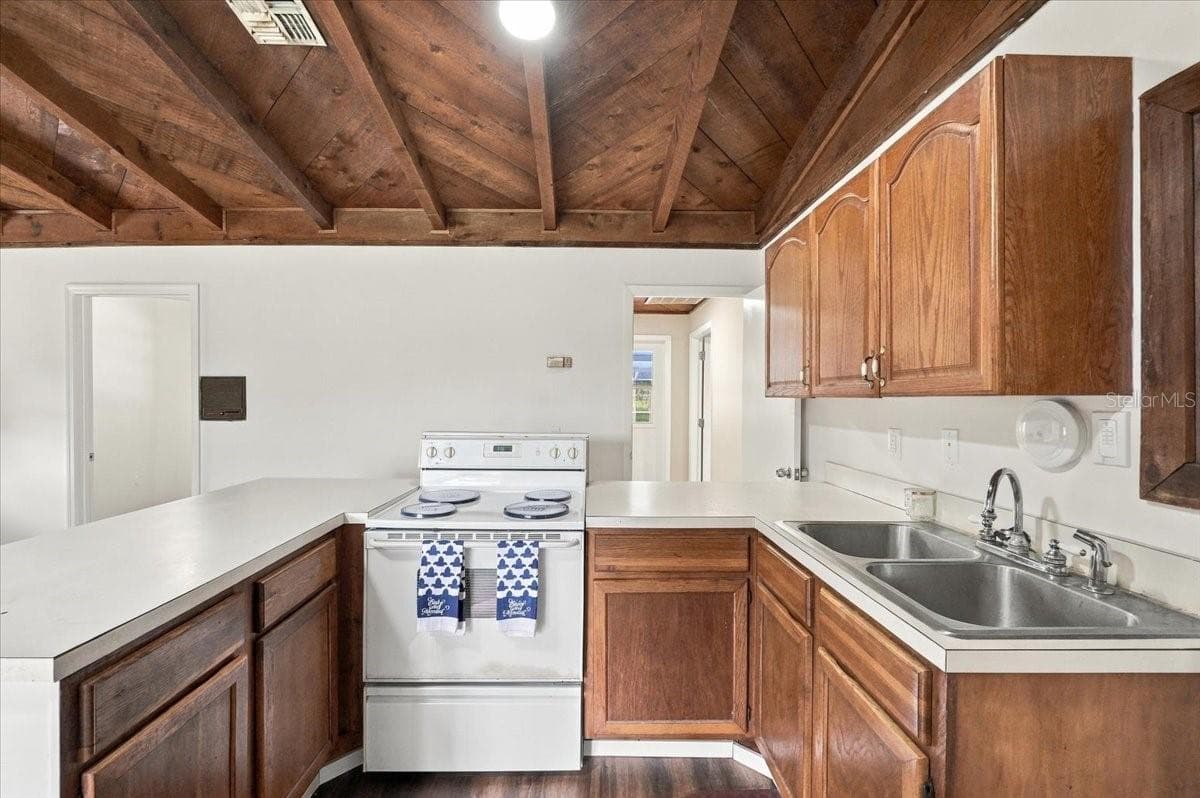 In-Law Apartment Kitchen - 2925 MCGEE RD, PLANT CITY