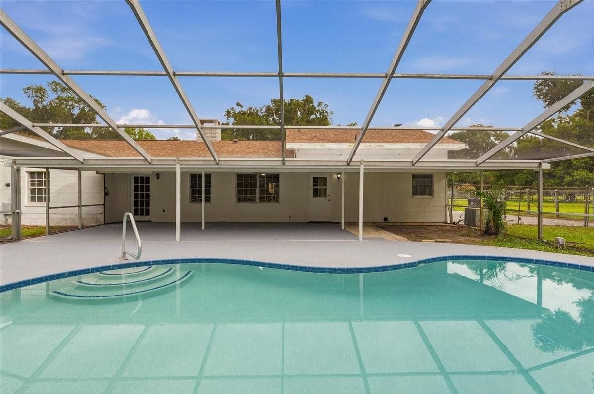 Pool Lanai - 2925 MCGEE RD, PLANT CITY