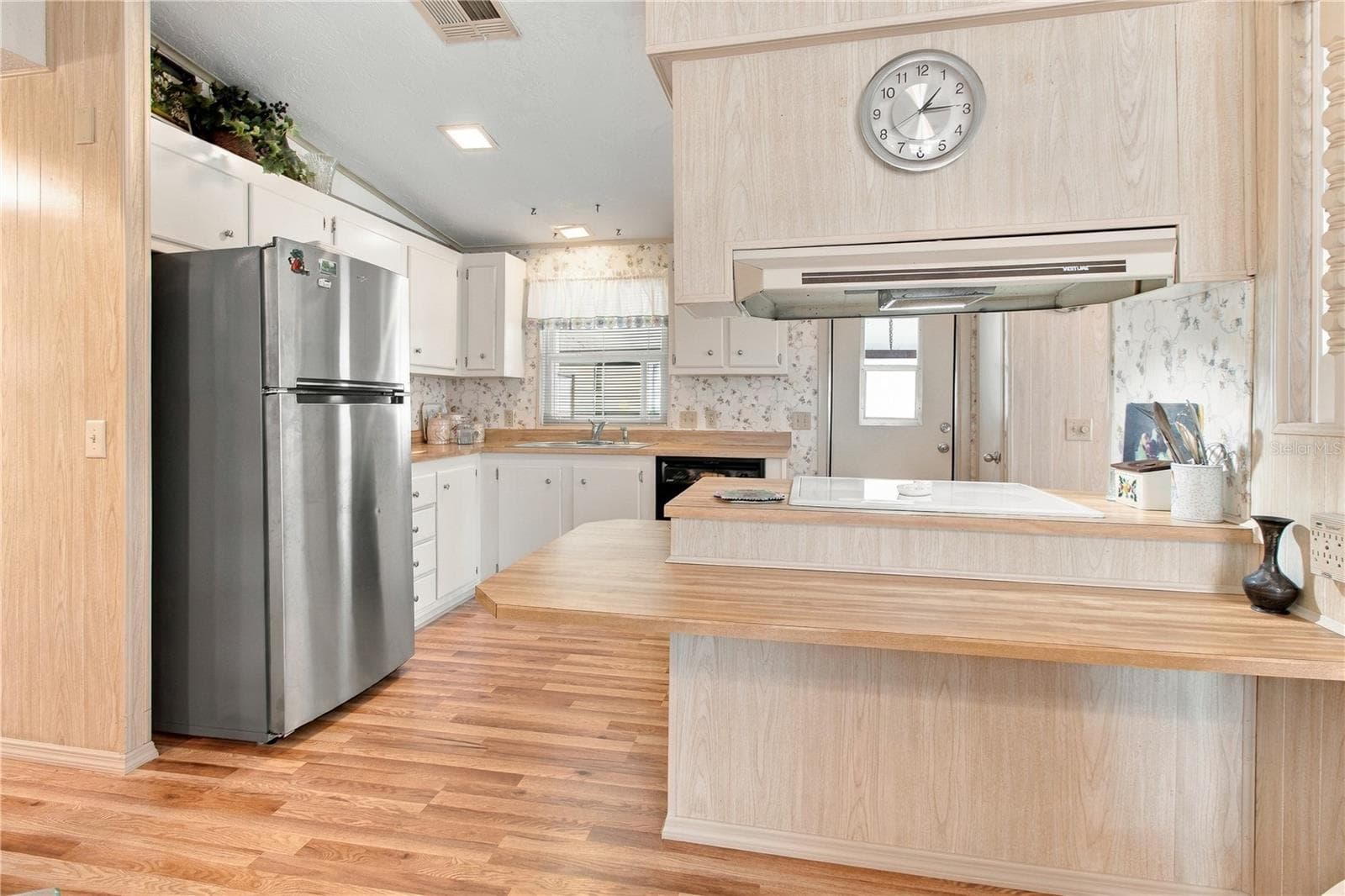 Manufactured Home at 3411 JUDITH DR, ELLENTON, photo 9 of 40