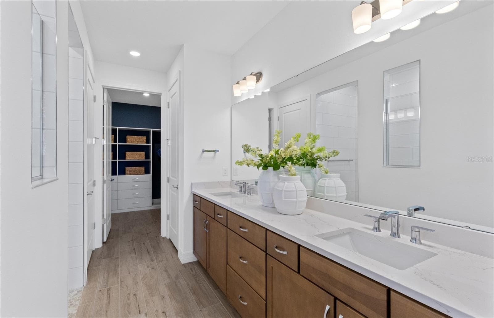 Model Home Design Only. Pictures and furnishings are for illustrative purposes only. Elevations, colors and options may vary. Furniture is for model home staging only. - 2579 CLEAR NIGHT AVENUE, KISSIMMEE