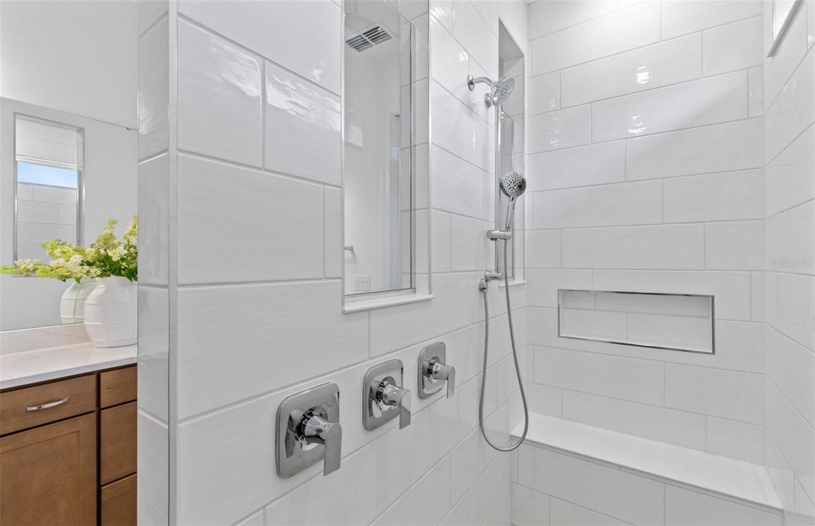 Model Home Design Only. Pictures and furnishings are for illustrative purposes only. Elevations, colors and options may vary. Furniture is for model home staging only. - 2579 CLEAR NIGHT AVENUE, KISSIMMEE
