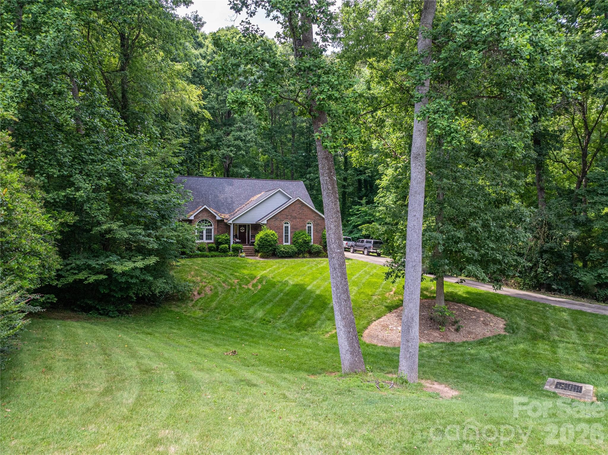 Single Family Residence at 645 Deerfield Drive, Mount Holly, photo 5 of 14
