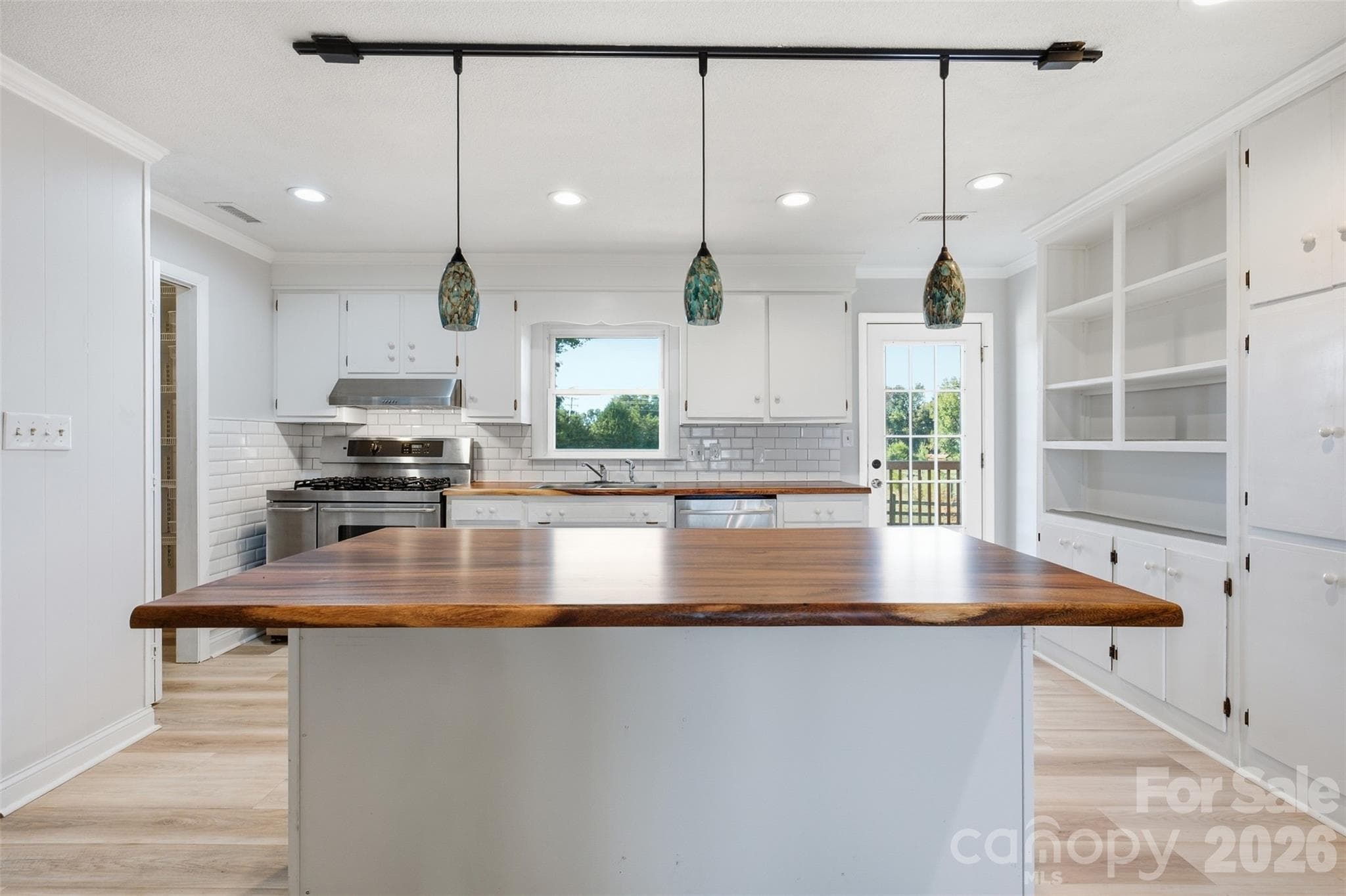 Extra wide island w/butcher block counter and tons of storage - 3881 Summerow Road, Maiden