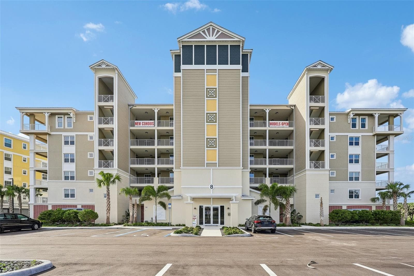 8 RIVERWALK DR #606