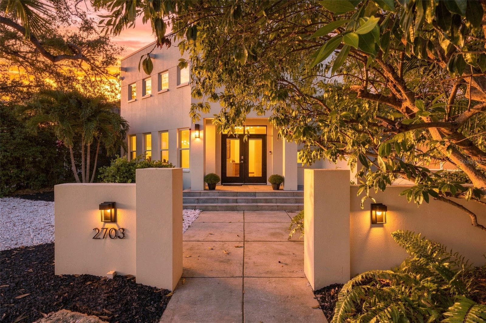 2703 W PRICE AVE