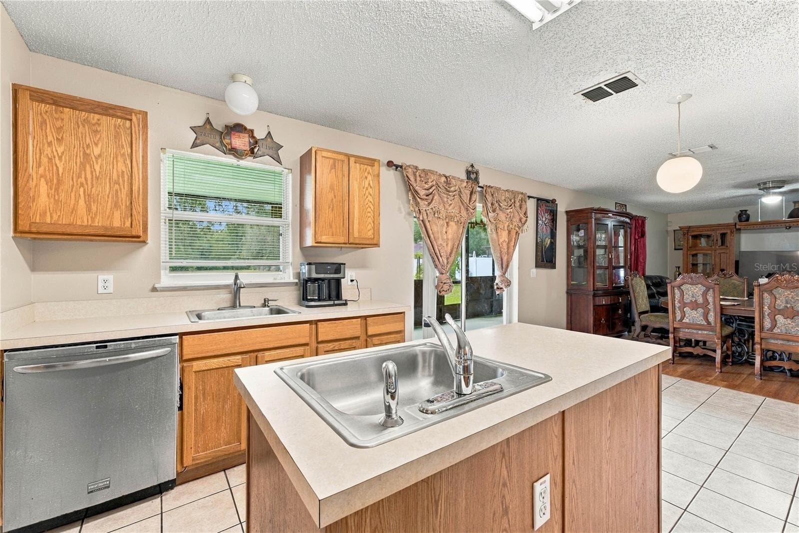 Single Family Residence at 2818 SHEILA DR, APOPKA, photo 4 of 38
