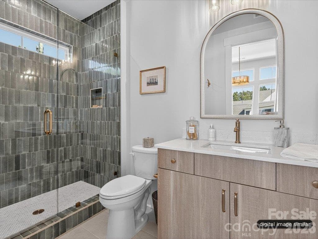 Ensuite Guest Bathroom - 305 Weddington Grove Lane, Weddington