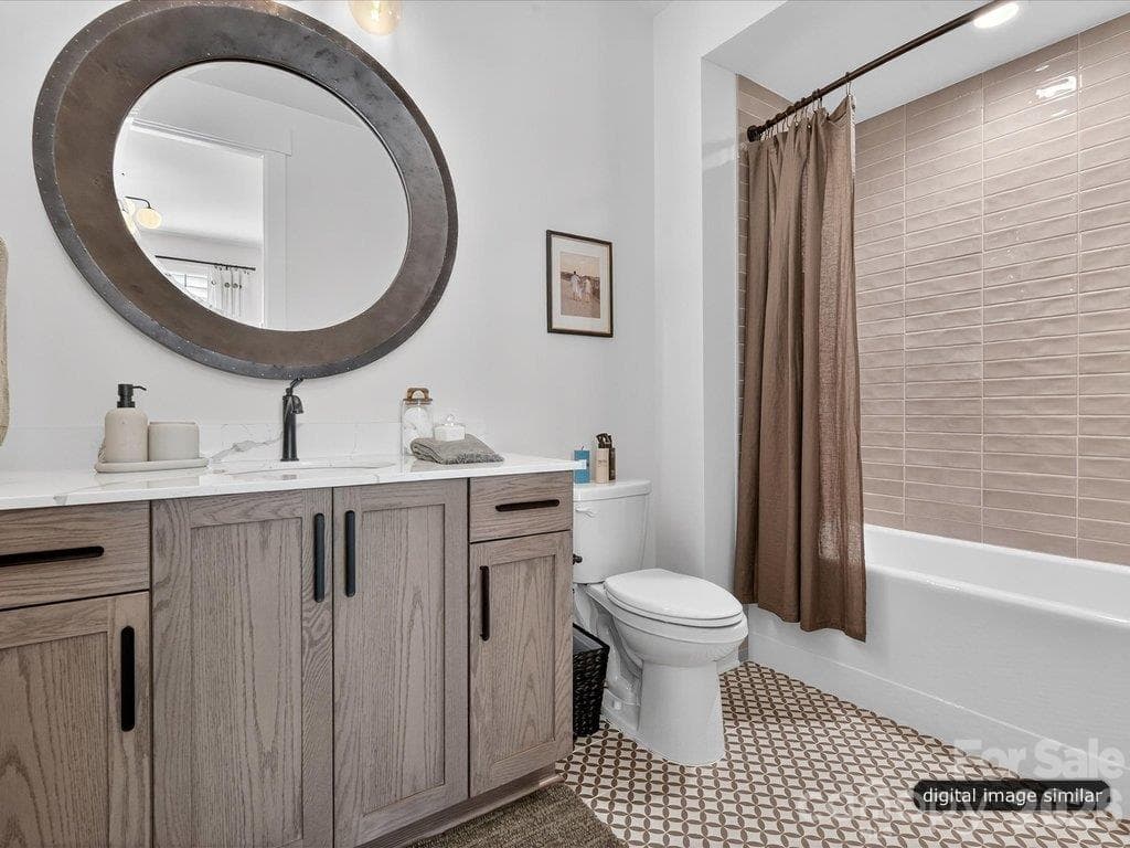 Ensuite Bathroom - 305 Weddington Grove Lane, Weddington