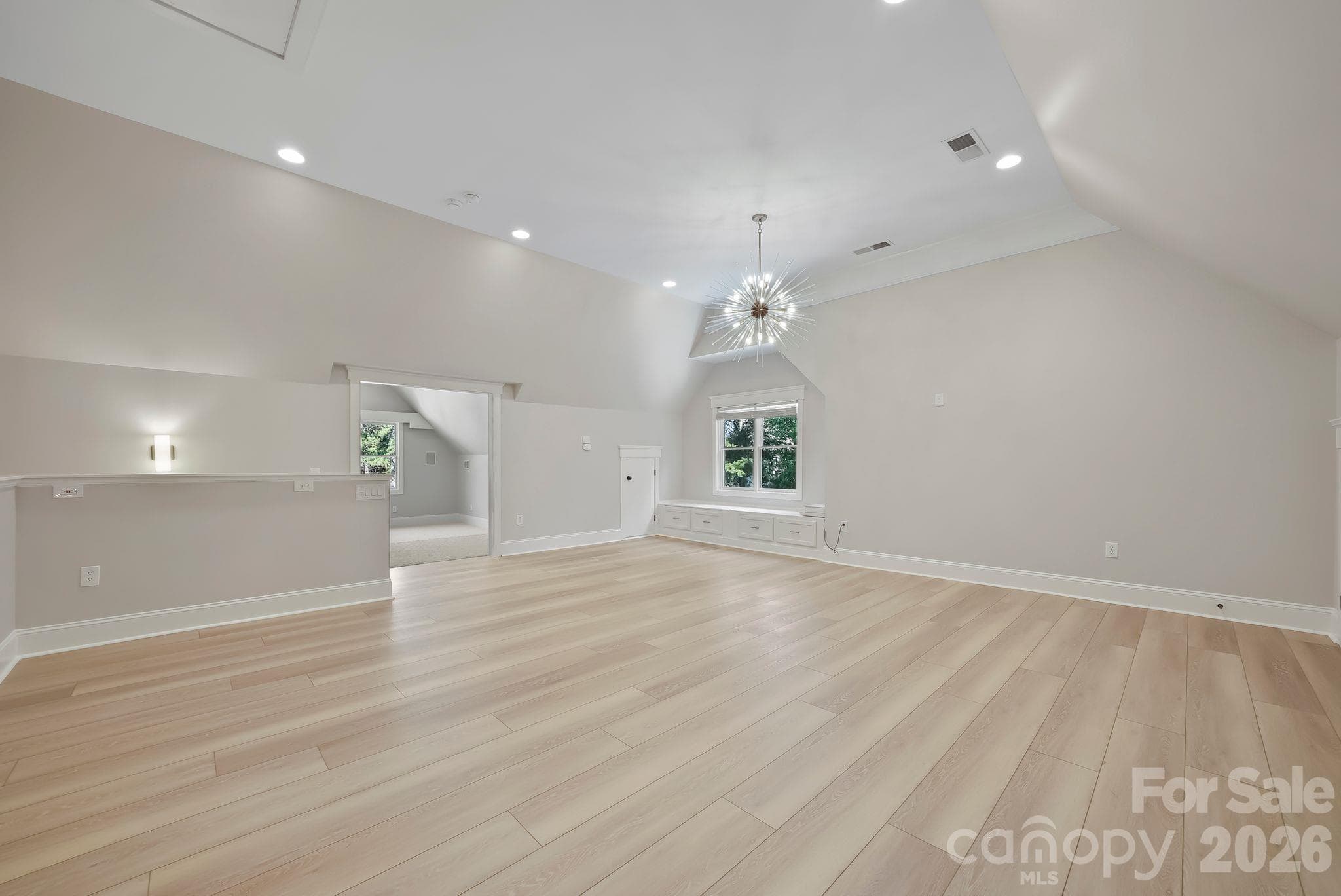 Private upper level with large bonus room - 268 Milford Circle, Mooresville