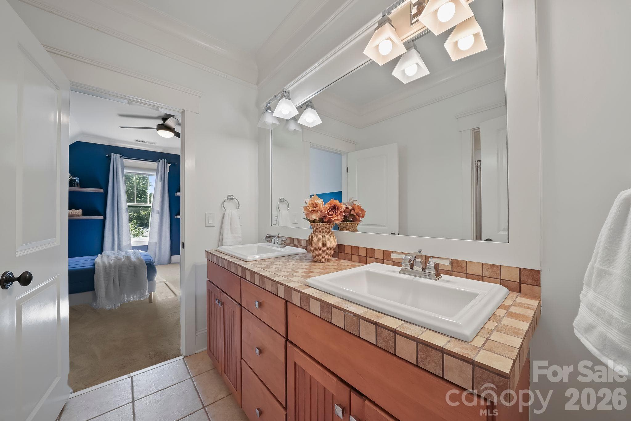 Jack & Jill bathroom connect two upper level bedrooms - 268 Milford Circle, Mooresville