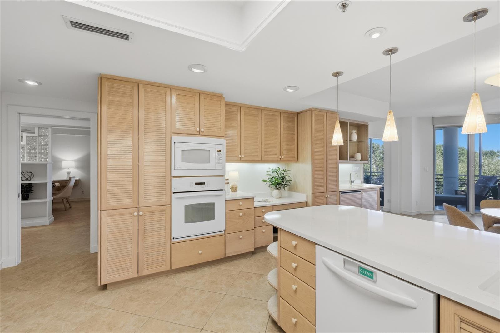Condominium at 2550 HARBOURSIDE DR #333, LONGBOAT KEY, photo 16 of 44