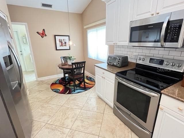 EAT-IN KITCHEN WITH AMPLE STORAGE AND CABINETRY - 6905 STONE RIVER, BRADENTON