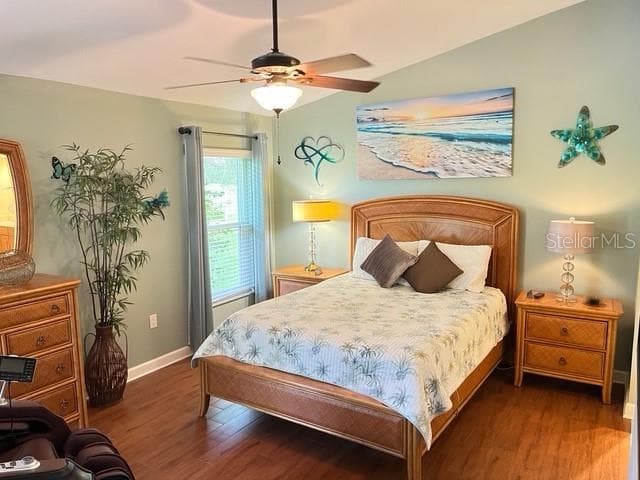 PRIMARY BEDROOM WITH ENSUITE BATHROOM - 6905 STONE RIVER, BRADENTON