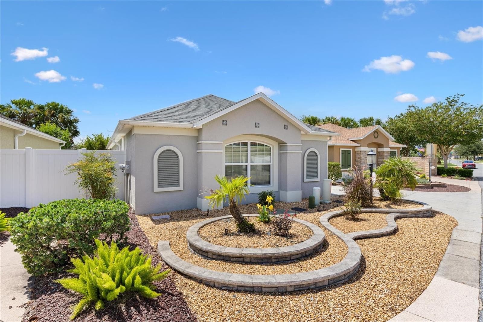 Easy Landscaping - 780 ADRIENNE WAY, THE VILLAGES