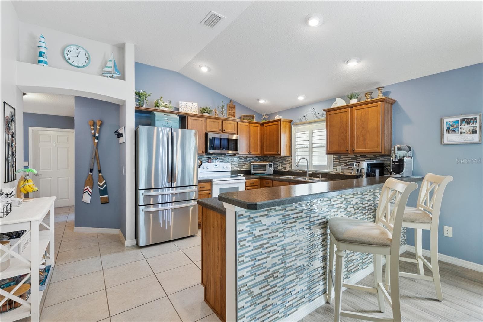 Glass Tiled Breakfast Bar - 780 ADRIENNE WAY, THE VILLAGES