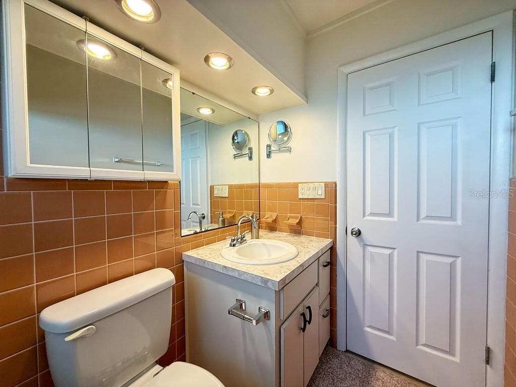 Bathroom #1 Photo #2 - 1841 5TH ST SE, WINTER HAVEN