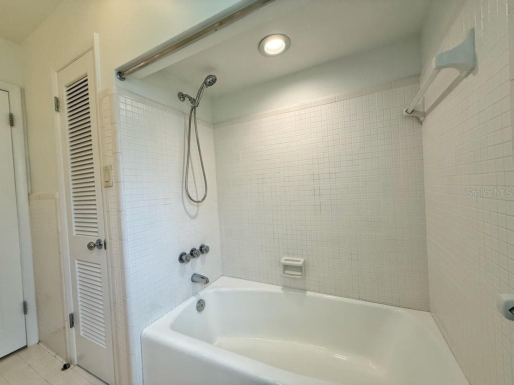 Bathroom #2 Photo #3 - 1841 5TH ST SE, WINTER HAVEN