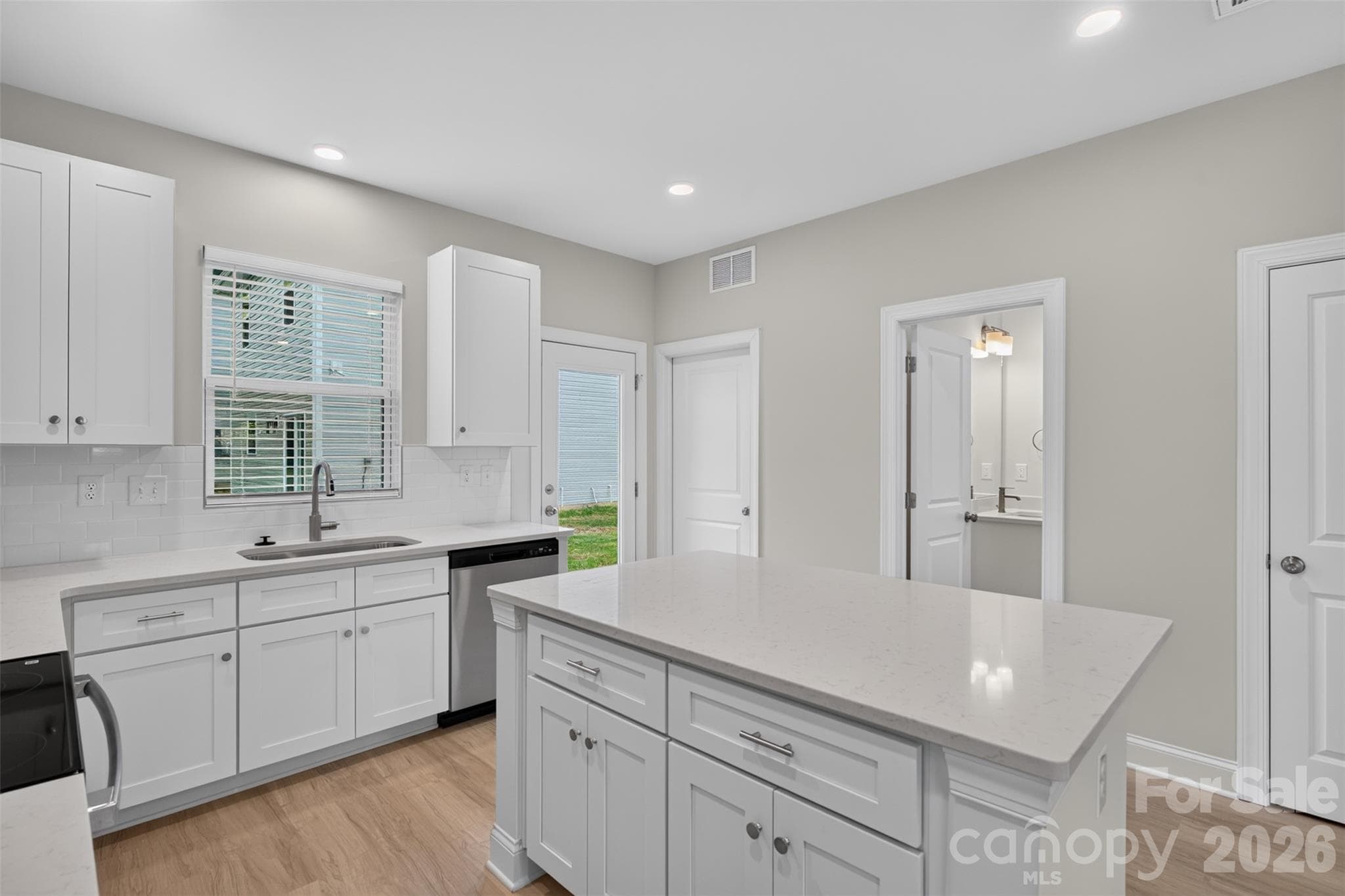 Townhouse at 3533 Avalon Avenue, Charlotte, photo 10 of 25