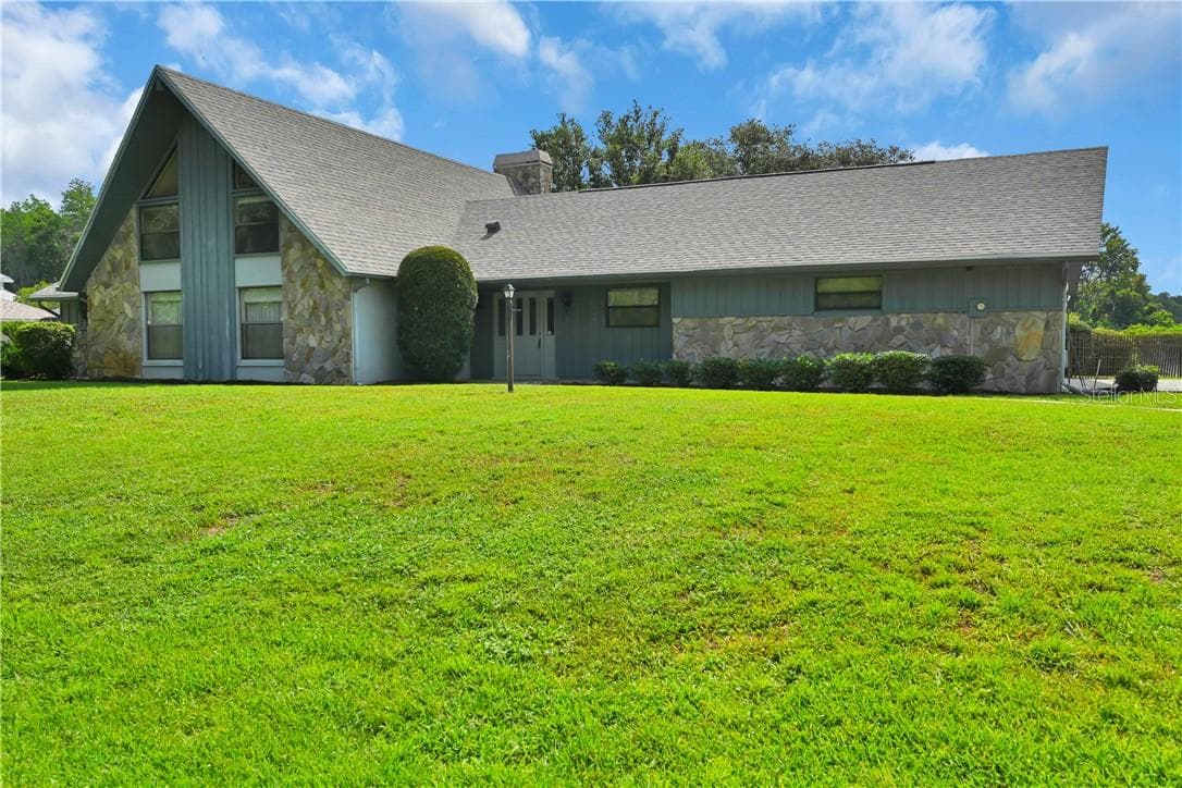 Single Family Residence at 821 N Golf Course DR, CRYSTALRIVER FL 34429, Crystal River, photo 2 of 31