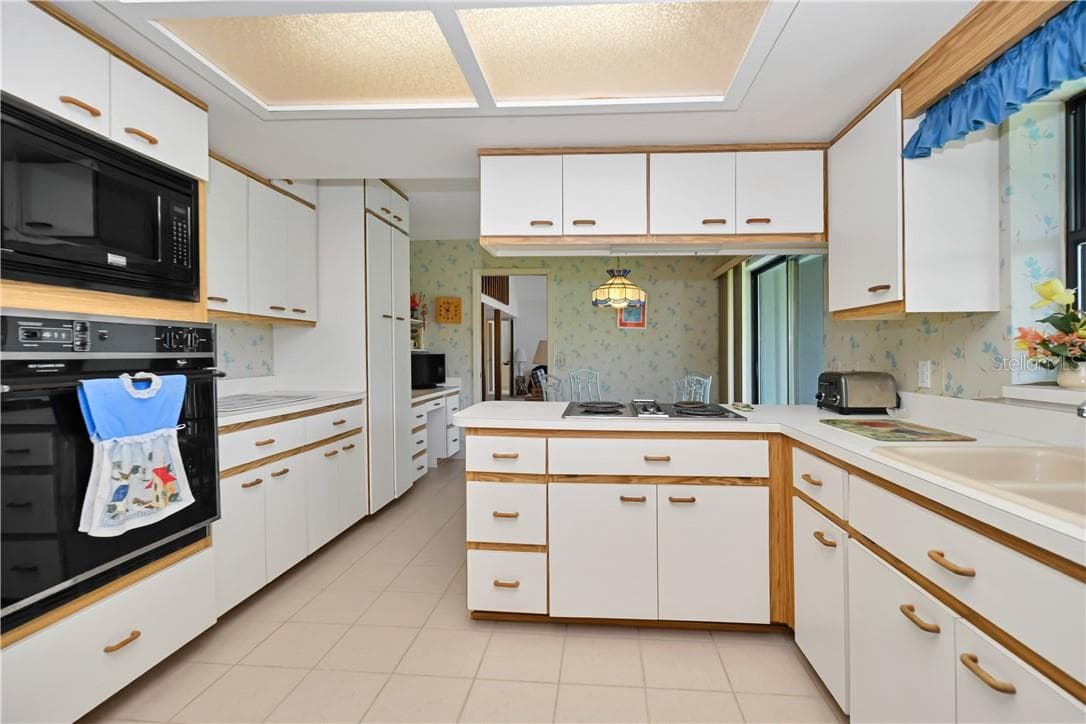 Single Family Residence at 821 N Golf Course DR, CRYSTALRIVER FL 34429, Crystal River, photo 16 of 31