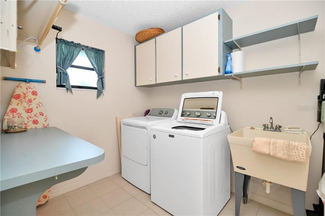and mud room - 821 N Golf Course DR, CRYSTALRIVER FL 34429, Crystal River