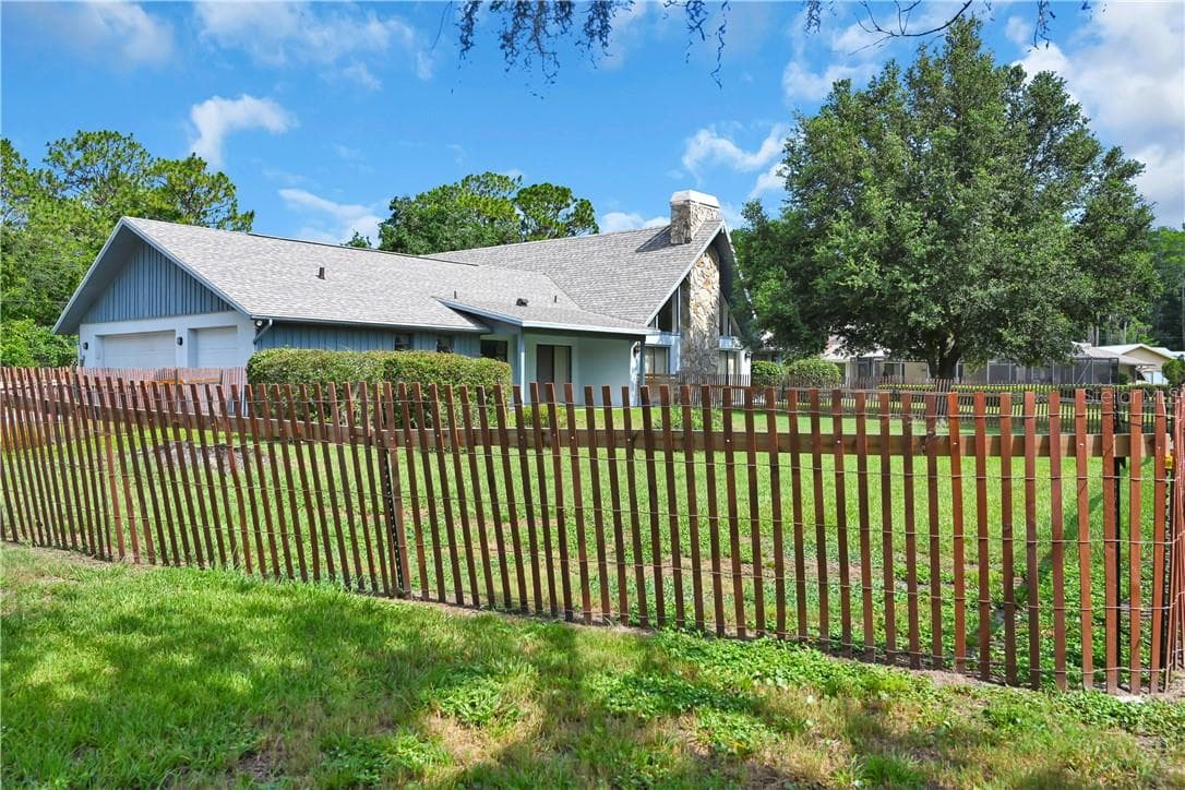fence is temporary for family pets when visiting - 821 N Golf Course DR, CRYSTALRIVER FL 34429, Crystal River