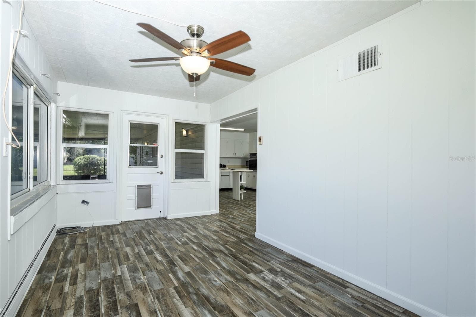 Florida Room - 60 PARK LN, DEBARY