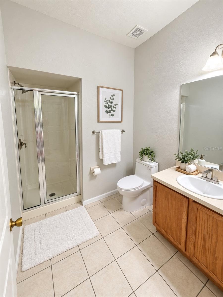 Guest Bathroom virtual staging - 4996 TOWN TER N, KISSIMMEE