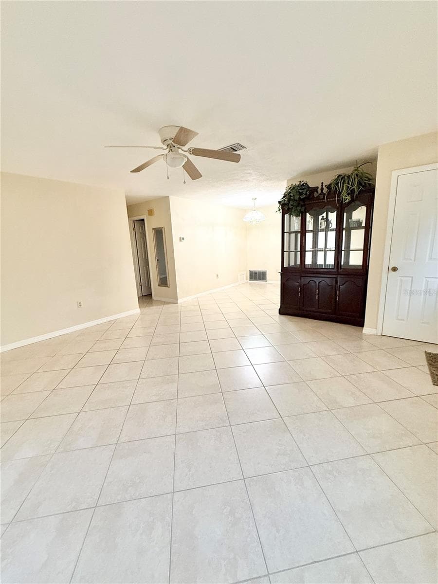 Living Room - 1036 HOPE ST, VENICE