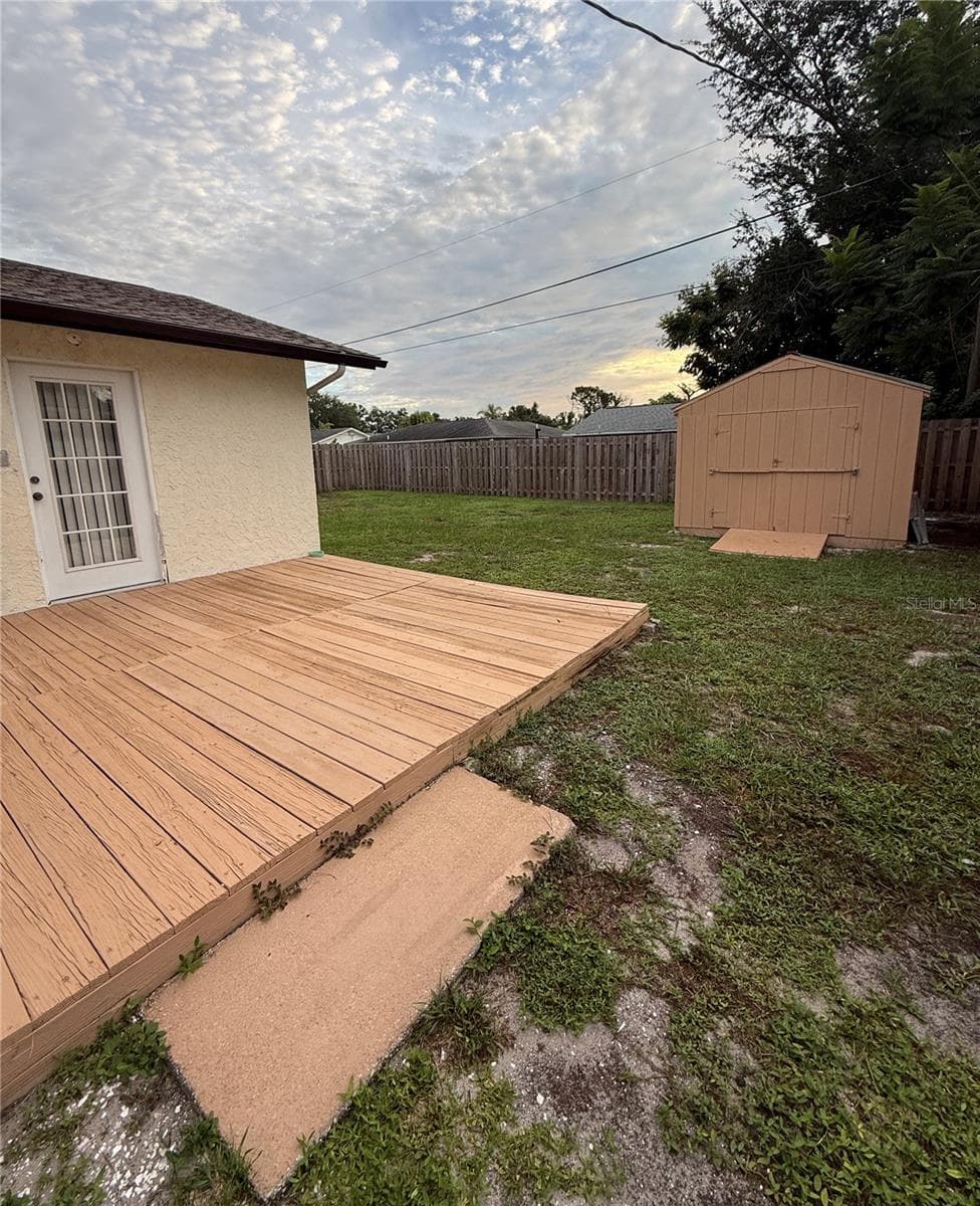 Side Yard - 1036 HOPE ST, VENICE