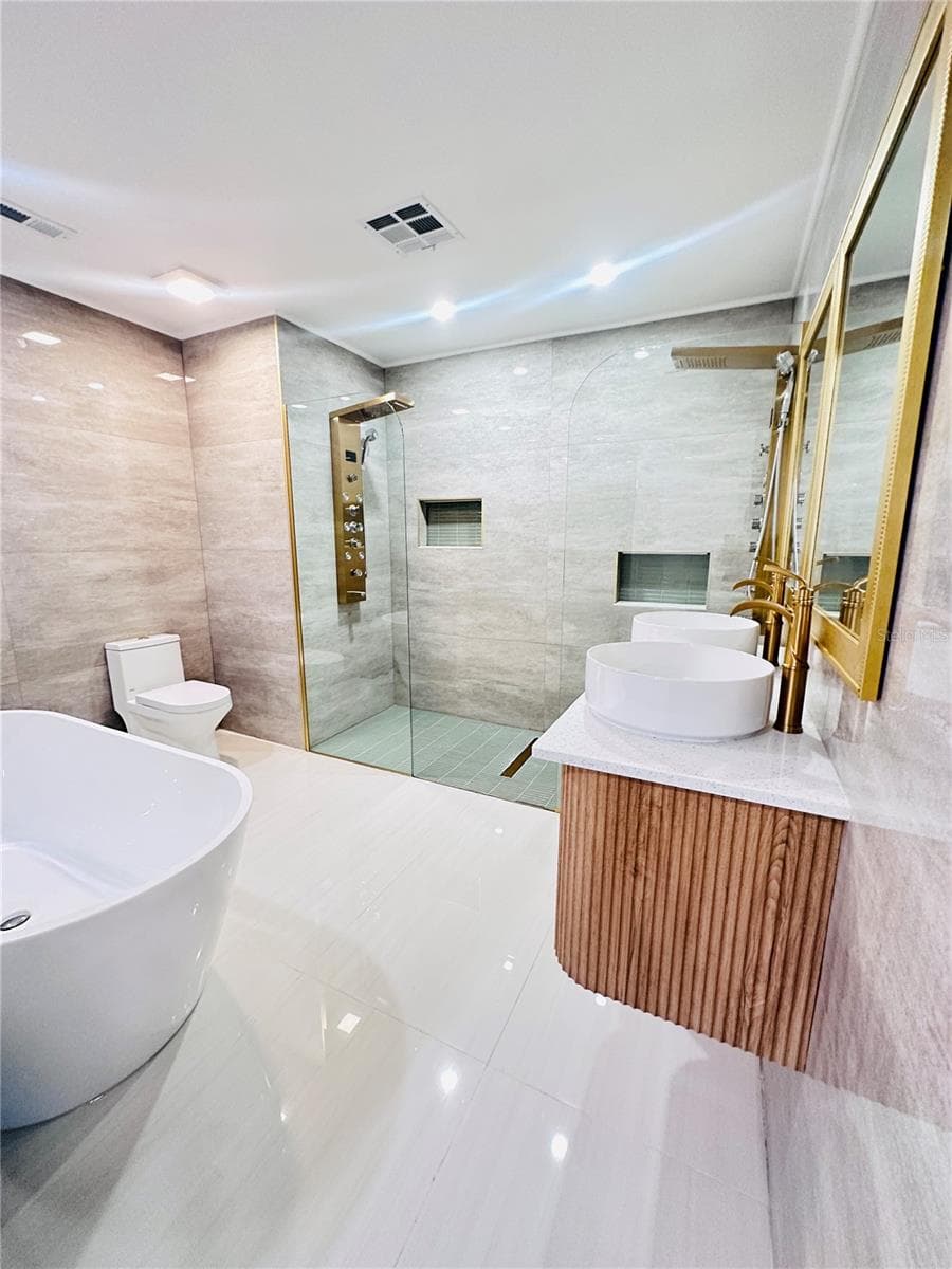 MASTER BATH - 9460 TREASURE LN NE, ST PETERSBURG