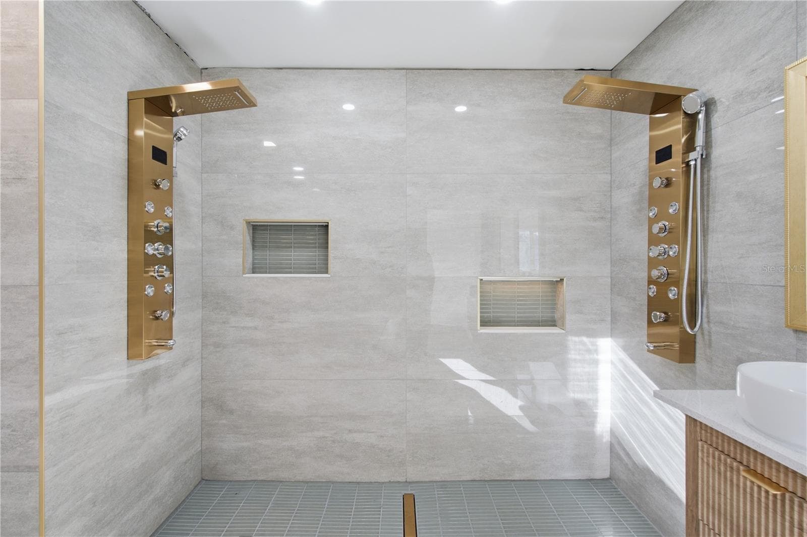MASTER BATH - 9460 TREASURE LN NE, ST PETERSBURG