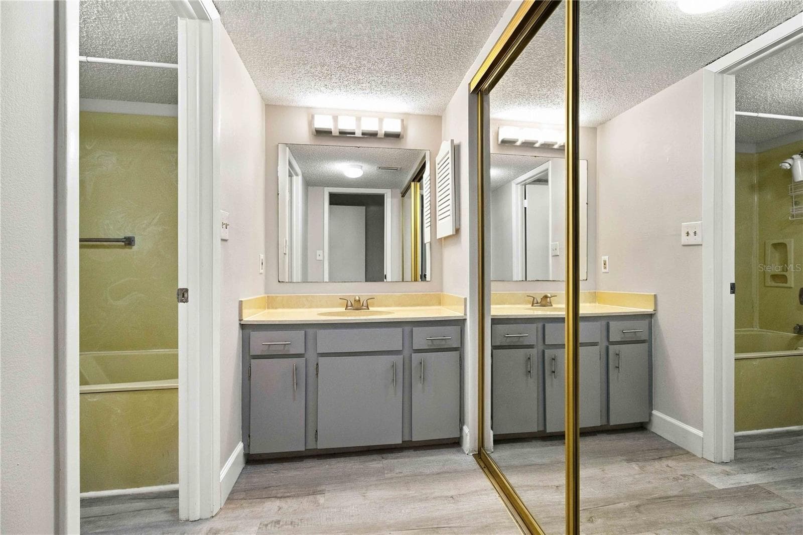 Primary Ensuite Bathroom - 7500 40TH AVE W #105, BRADENTON