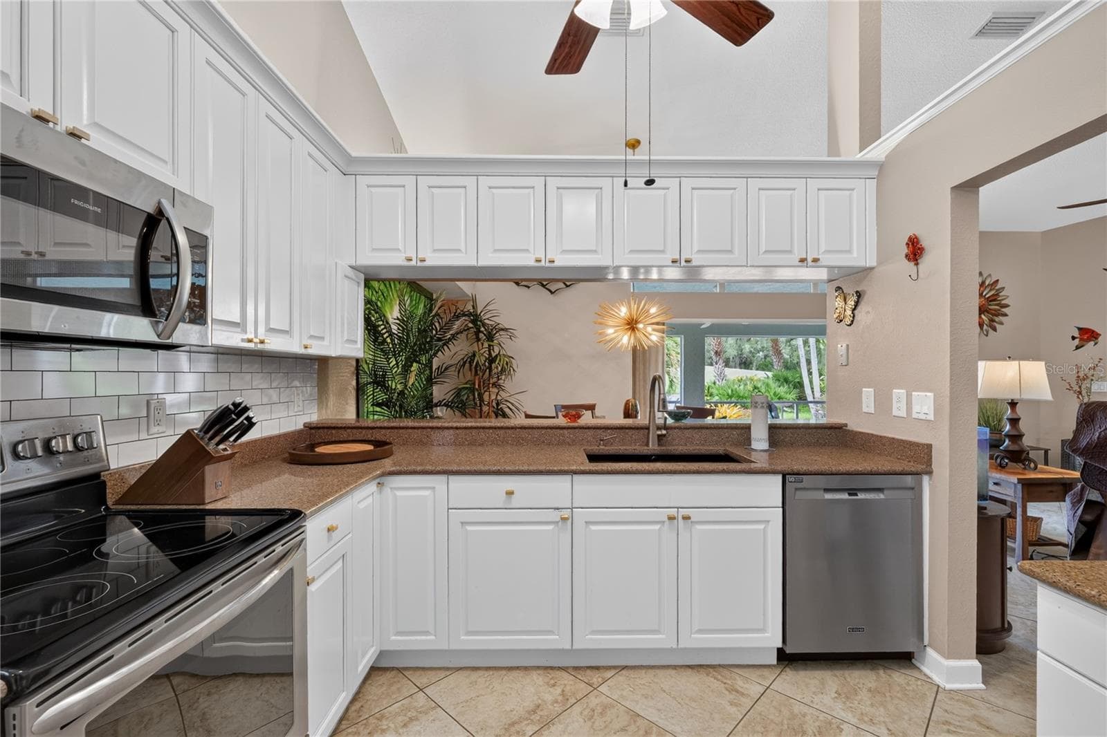 BEAUTIFUL WORKING KITCHEN WITH ALL THE BELLS AND WHISTLES - 6905 STONE RIVER, BRADENTON