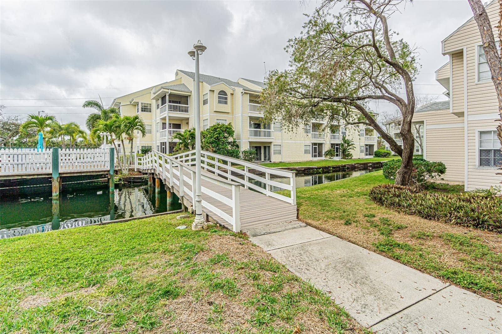 Condominium at 6907 STONES THROW CIR N #2203, ST PETERSBURG, photo 26 of 35