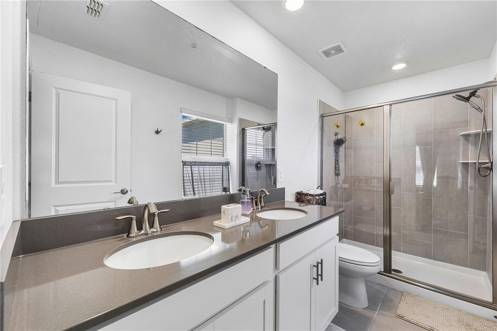 Townhouse at 11730 BOLDFACE DR, ORLANDO, photo 13 of 33