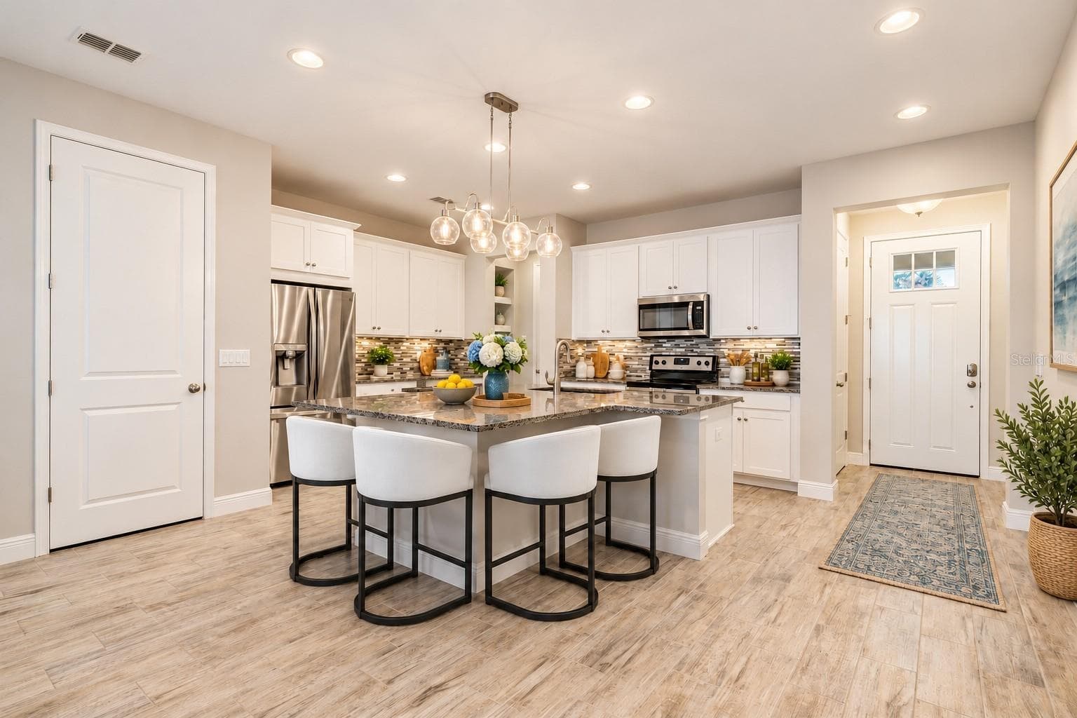 Oversized island that seats the entire family - 5527 CUMBERLAND STAR CT, LUTZ