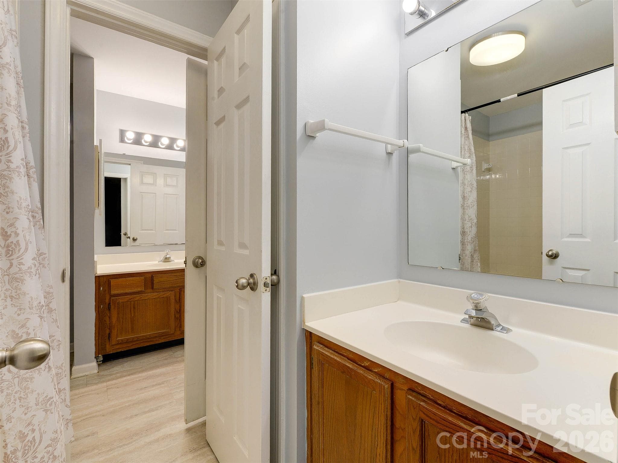 Additional sink and shower / bathtub - 766 Marsh Road, Charlotte