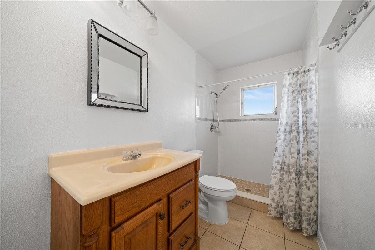 Guest Bathroom - 8481 SE 120TH PL, BELLEVIEW
