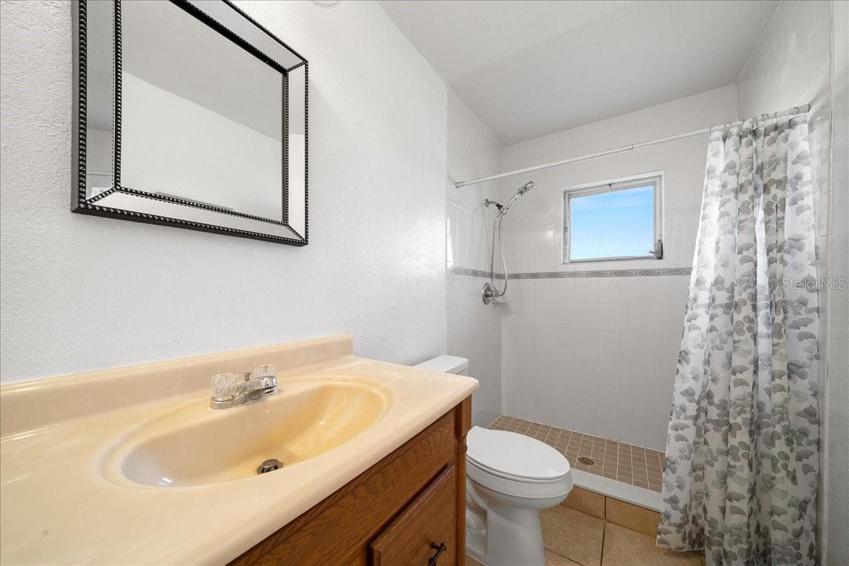 Guest Bathroom - 8481 SE 120TH PL, BELLEVIEW