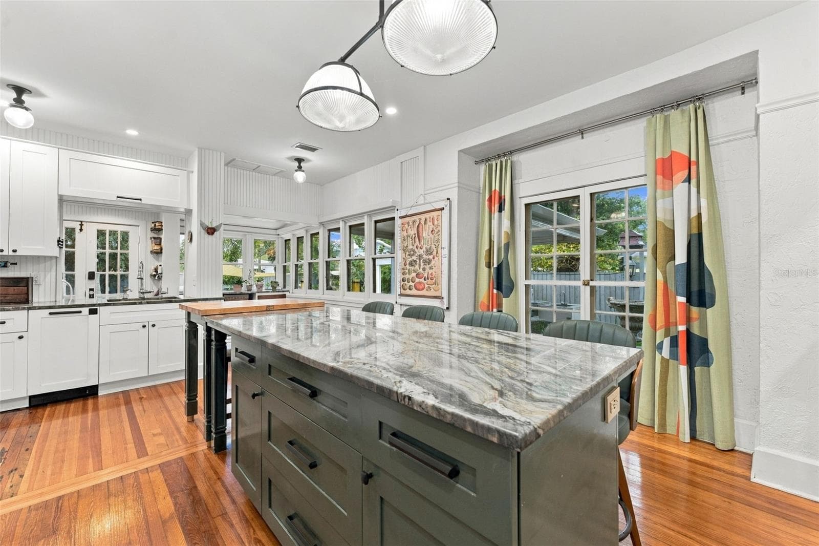 Single Family Residence at 2121 DARTMOUTH AVE N, ST PETERSBURG, photo 12 of 64