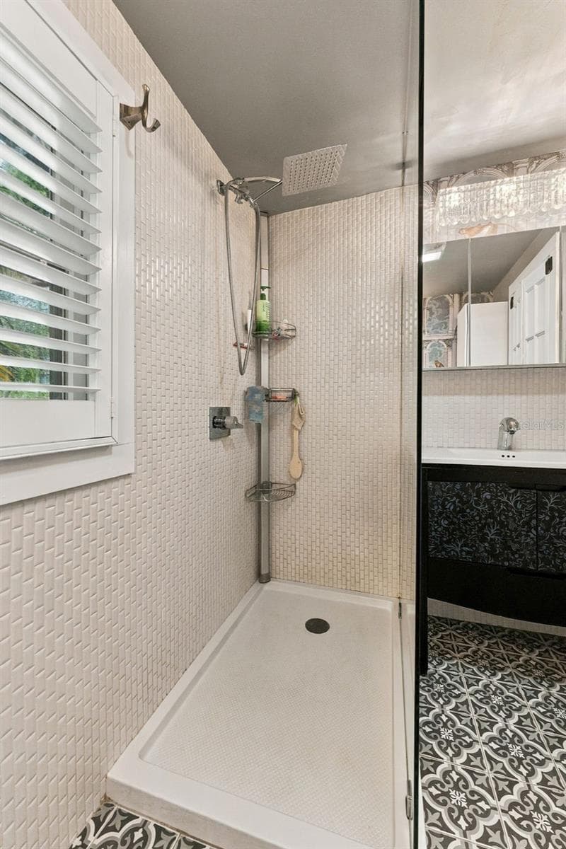 Single Family Residence at 2121 DARTMOUTH AVE N, ST PETERSBURG, photo 22 of 64