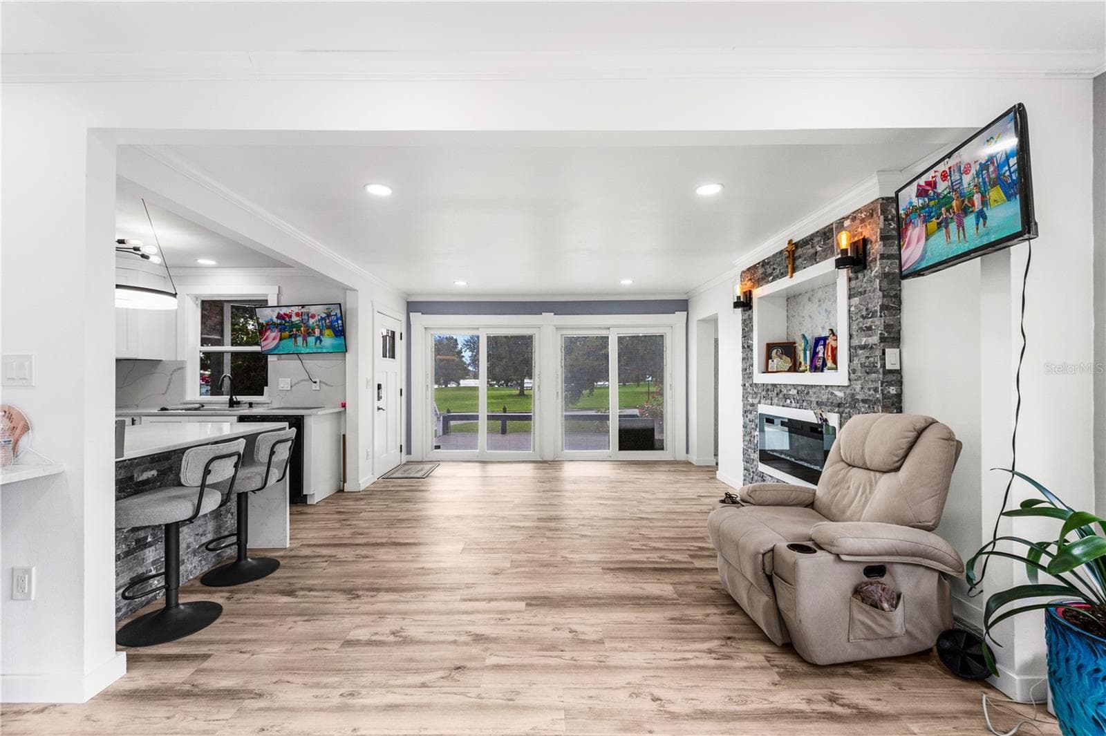 Single Family Residence at 3221 UNDERHILL CT, ORLANDO, photo 10 of 37