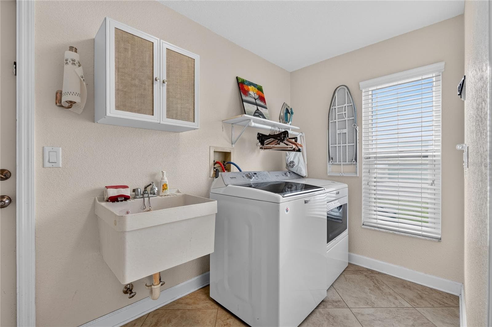 LAUNDRY ROOM BETWEEN KITCHEN AND GARAGE. - 6905 STONE RIVER, BRADENTON