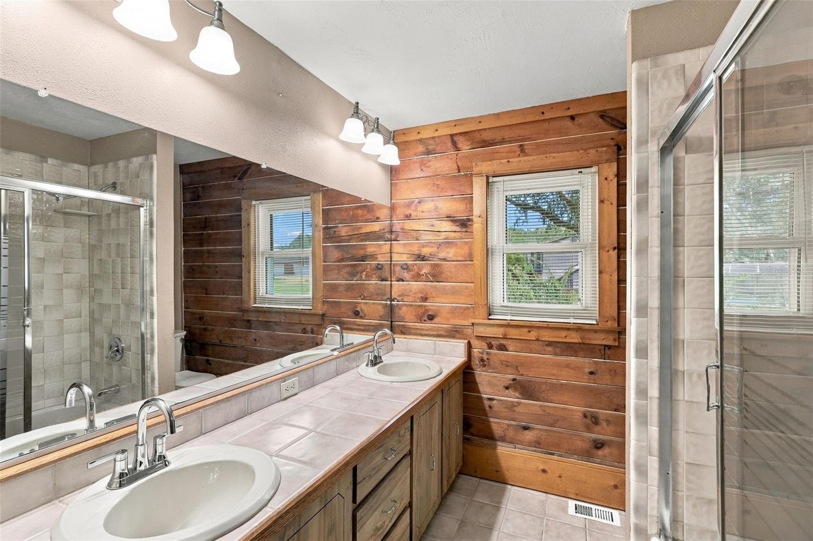 Single Family Residence at 340 KIWANIS CIR, CHULUOTA, photo 16 of 37