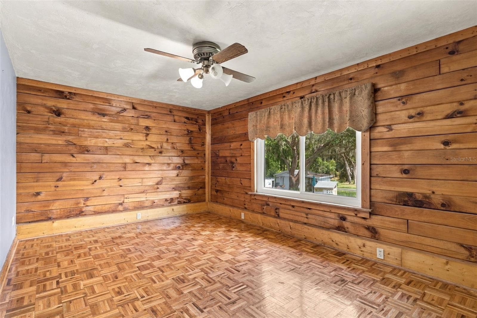 Single Family Residence at 340 KIWANIS CIR, CHULUOTA, photo 17 of 37
