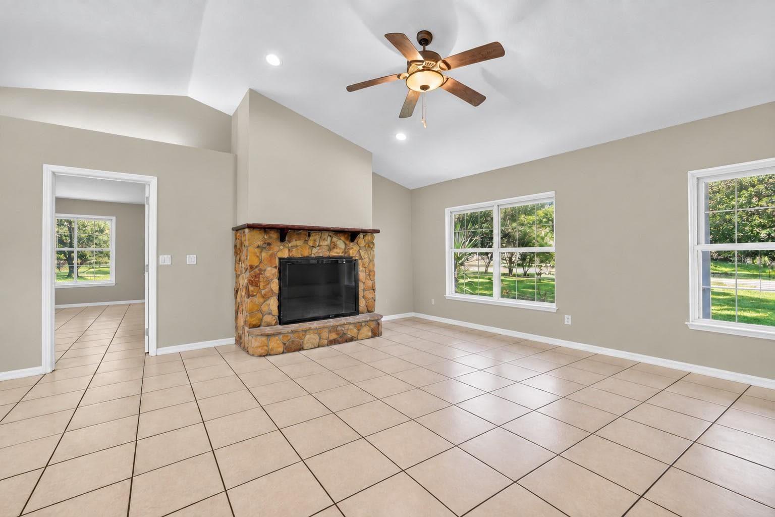 Single Family Residence at 15020 W HIGHWAY 328, OCALA, photo 7 of 42