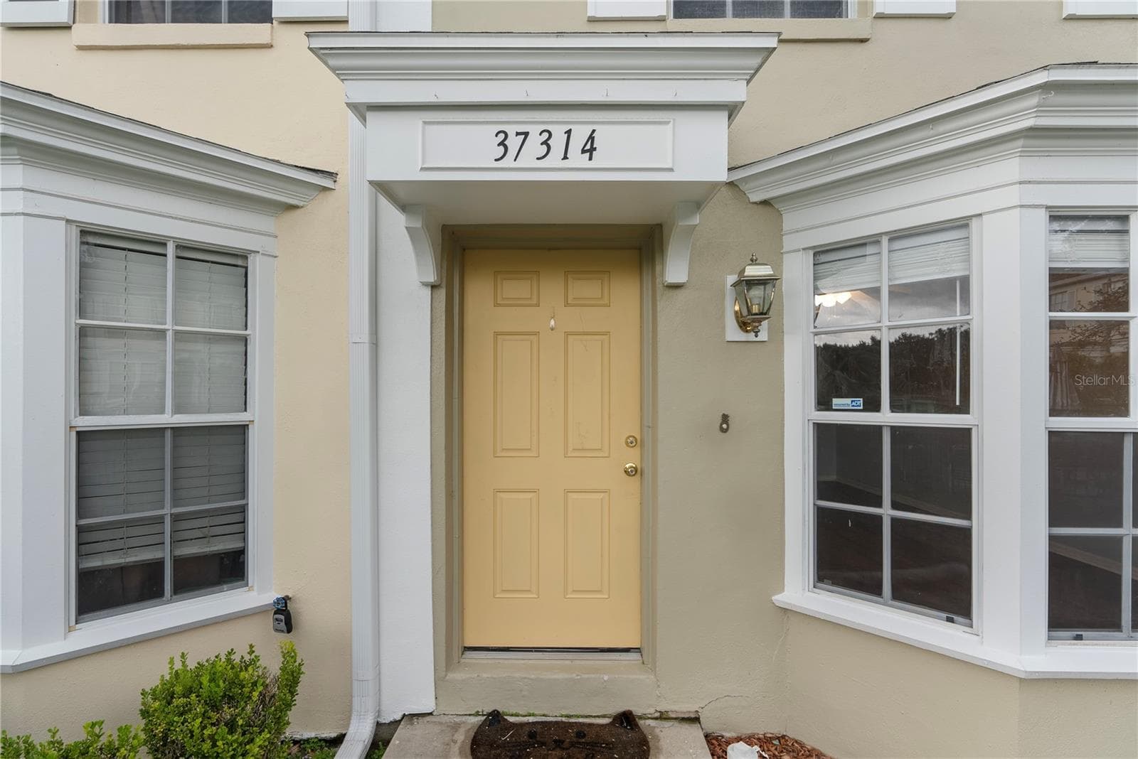 Townhouse at 37314 EMBASSY PARK LN, DADE CITY, photo 2 of 21