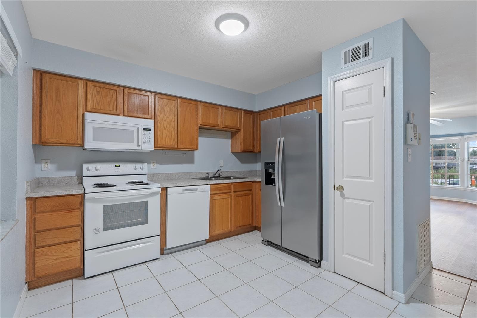 Townhouse at 37314 EMBASSY PARK LN, DADE CITY, photo 9 of 21